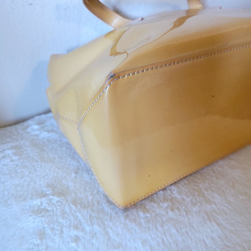 Louis Vuitton Wilshire Vernis Bag - Picture 10 of 12